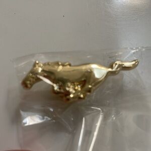 Ford Mustang Pony goldtone pin new